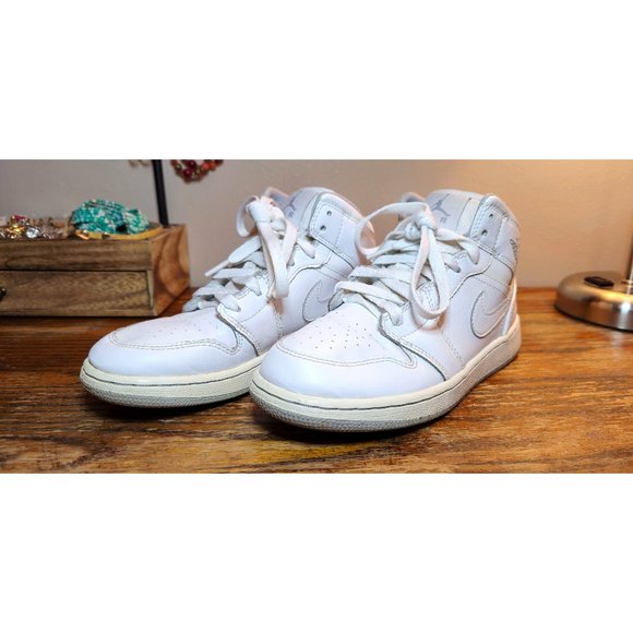 Nike Air Jordan 1 Mid Top Sneakers '15 White Wolf Grey Great Condition 4Y W5.5 - Picture 3 of 11